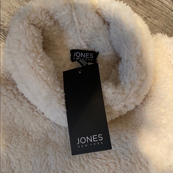 NEW Women’s Jones Sherpa pull over MEDIUM - Picture 3 of 6
